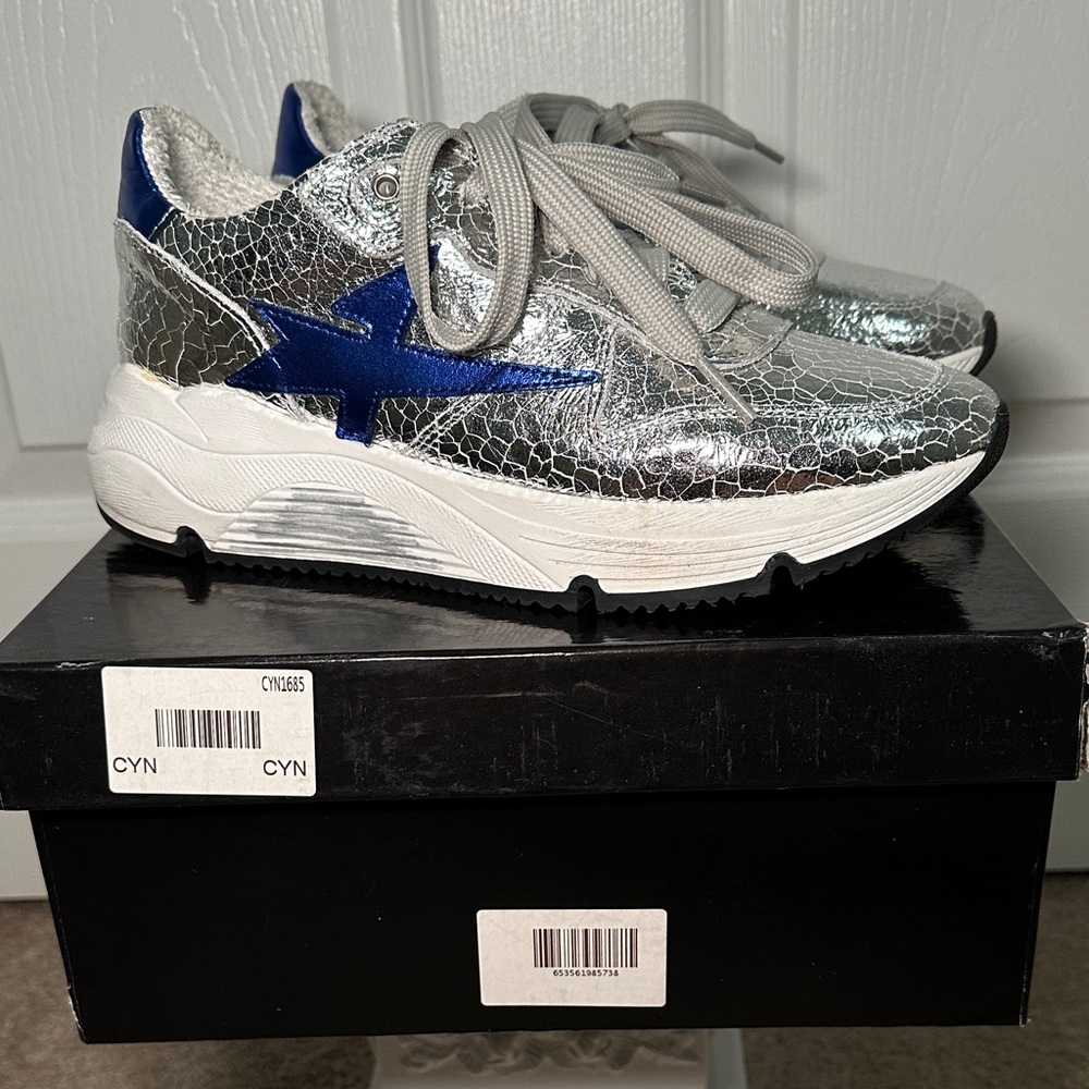 Cynthia Richard designer Women's Silver and Blue Star Sneakers Size 7